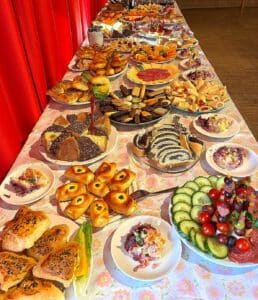 Die Autorin Silke Brügel begleitete im März in Unterhaching die fantastische ukrainische Sängerin Alina Tsyban auf dem Altsaxofon beim ukrainischen Frühlingsfest