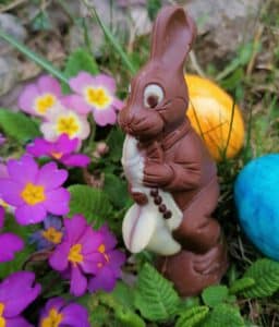 Die Autorin Silke Brügel wünscht Frohe Ostern und dankt allen Leserinnen und Lesern und Fans ihrer Werke Mission Helene und Dr. Hoffmann erzählt von der Liebe und dem Debütroam von Silke Brügel, und All das Leben in deinem Kopf für ihre Unterstützung auf Autorinnen-Lesungen und weitere Events