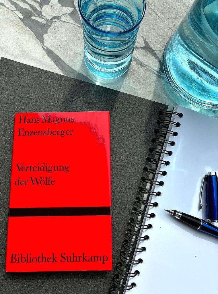 Die Autorin Silke Brügel liebt Lyrik und liest im Frühling besonders viele Gedichte. Gedichte lesen inspiriert und heilt die Seele. In ihrem Debütroman 'und All das Leben in deinem Kopf' sind kleine eigene Gedichte der Autorin veröffentlicht.